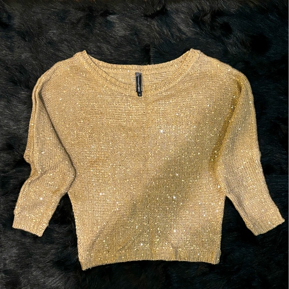 Gold sweater, size M, gently worn. - Picture 2 of 7
